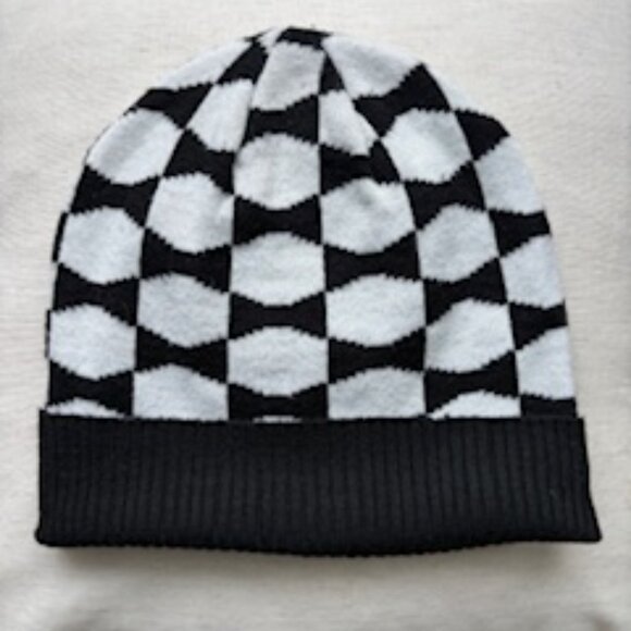 kate spade winter hat with black and white bows - Picture 4 of 4